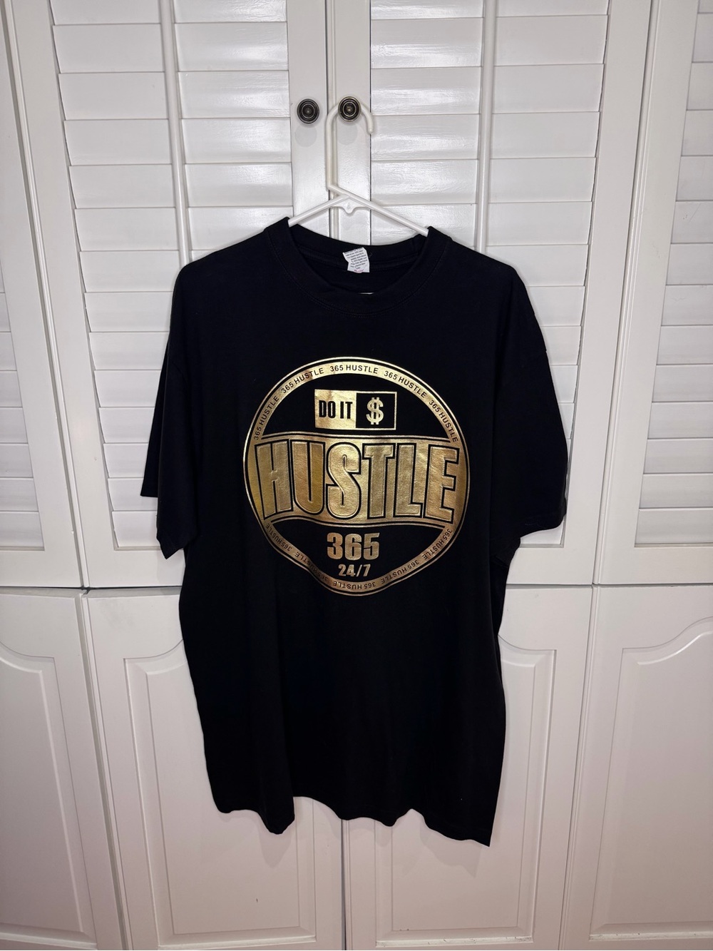 Black Graphic 'Hustle 365' Short Sleeve Tee